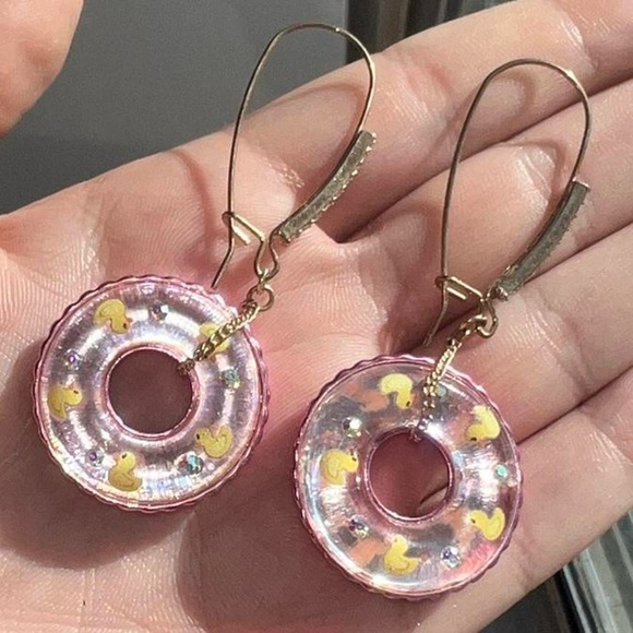 SOLD Betsey Johnson Ducky Printed Floaty Earrings - Picture 4 of 5